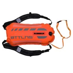 BTTLNS Saferswimmer Veiligheid Verlichte Zwemboei Scamander 2.0 Oranje -Zwemserie Winkel bttlns buoy scamander orange low 05
